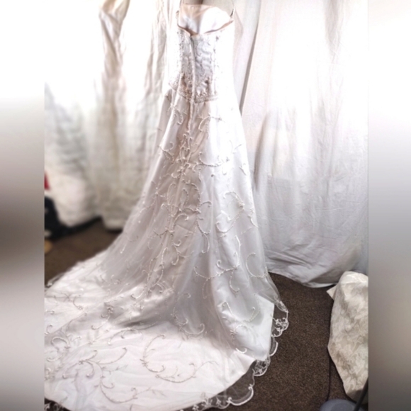 Olay cassini wedding dress - Picture 6 of 16